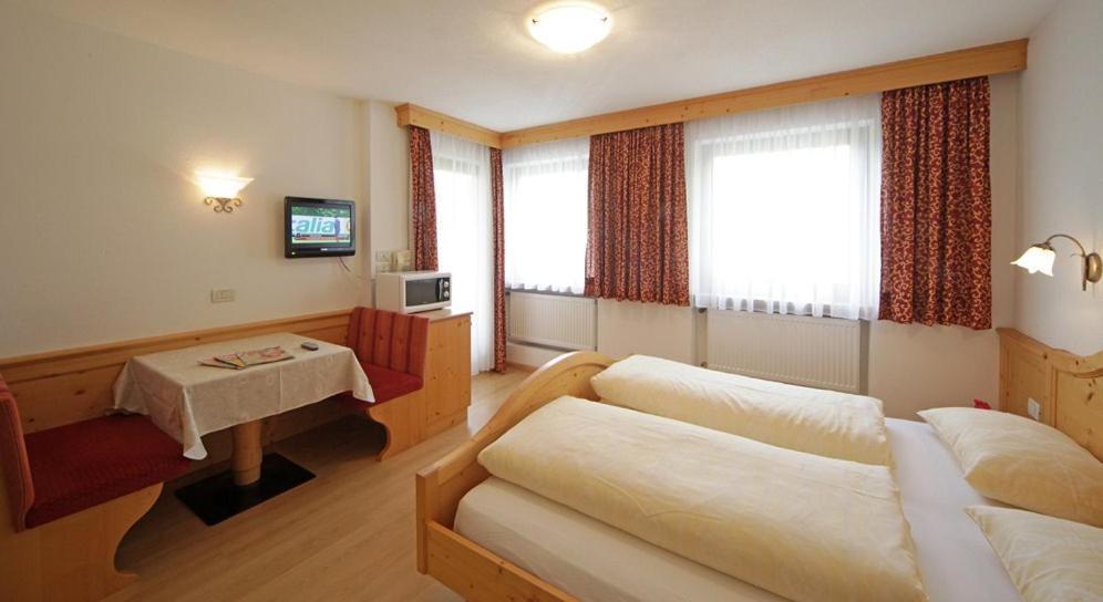 Apartments Lasteis La Villa  Extérieur photo