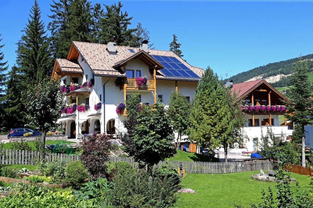 Apartments Lasteis La Villa  Extérieur photo