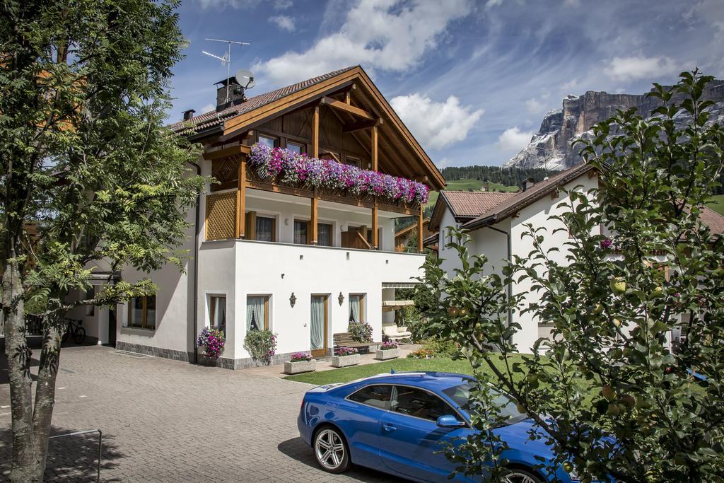 Apartments Lasteis La Villa  Extérieur photo