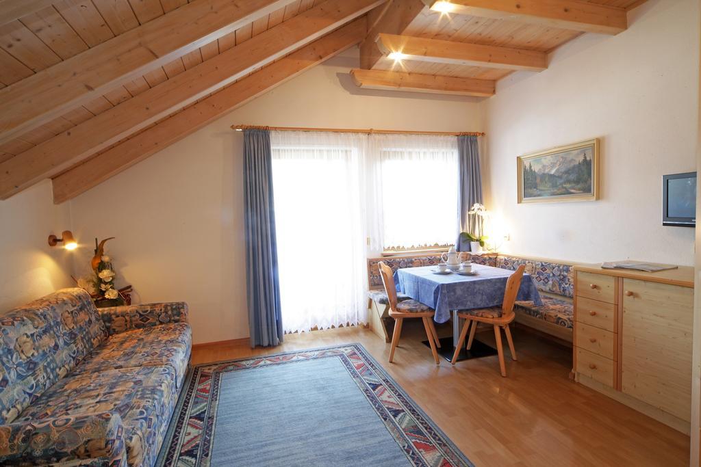Apartments Lasteis La Villa  Extérieur photo