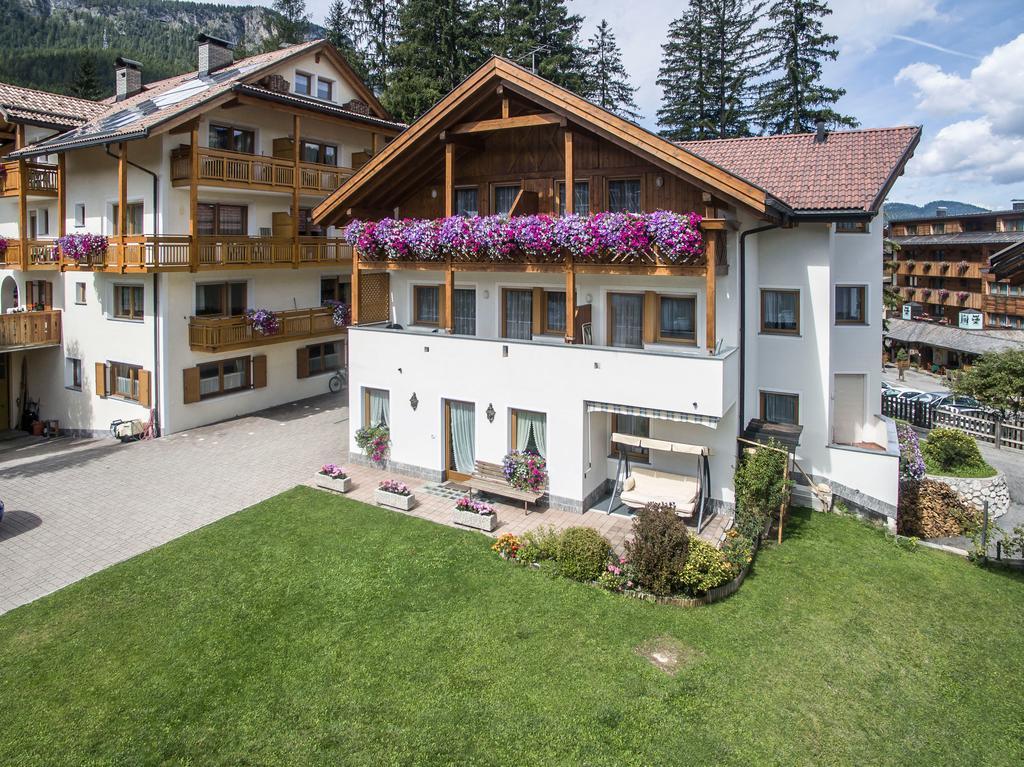 Apartments Lasteis La Villa  Extérieur photo